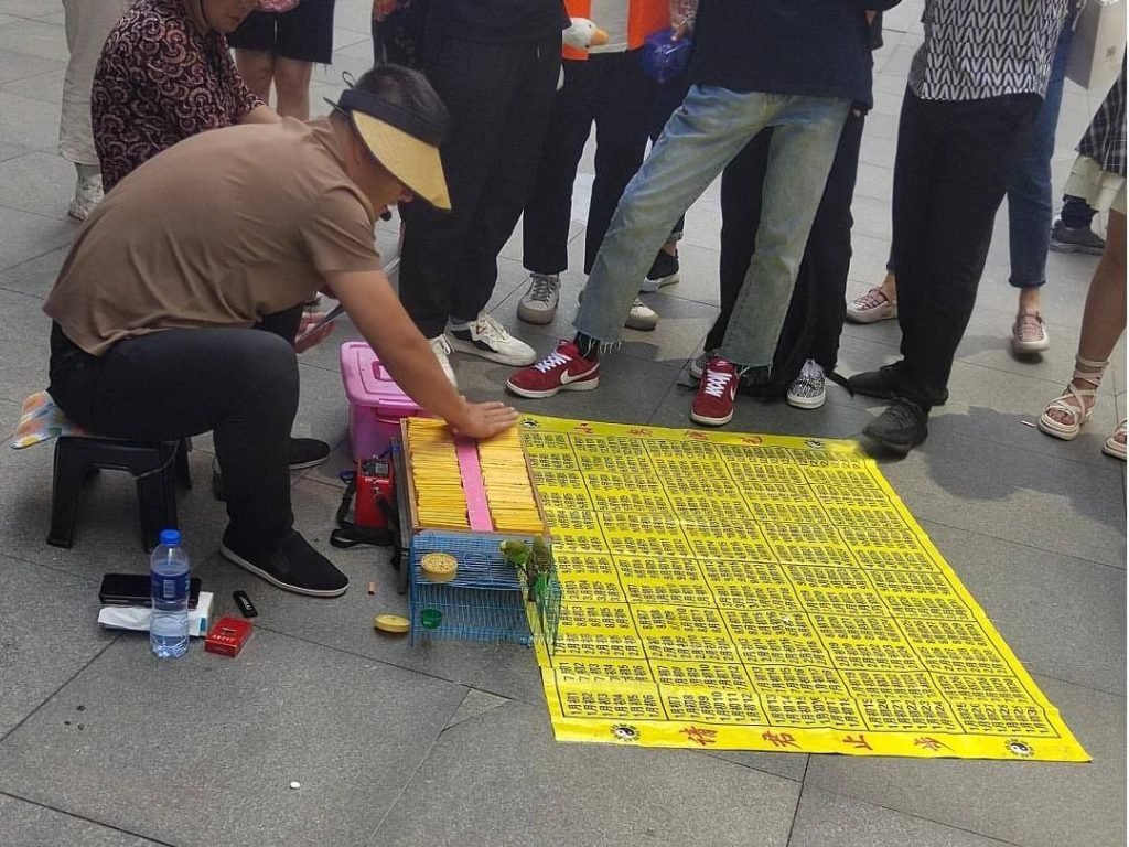 電話號碼算命電話占卜街邊擺攤